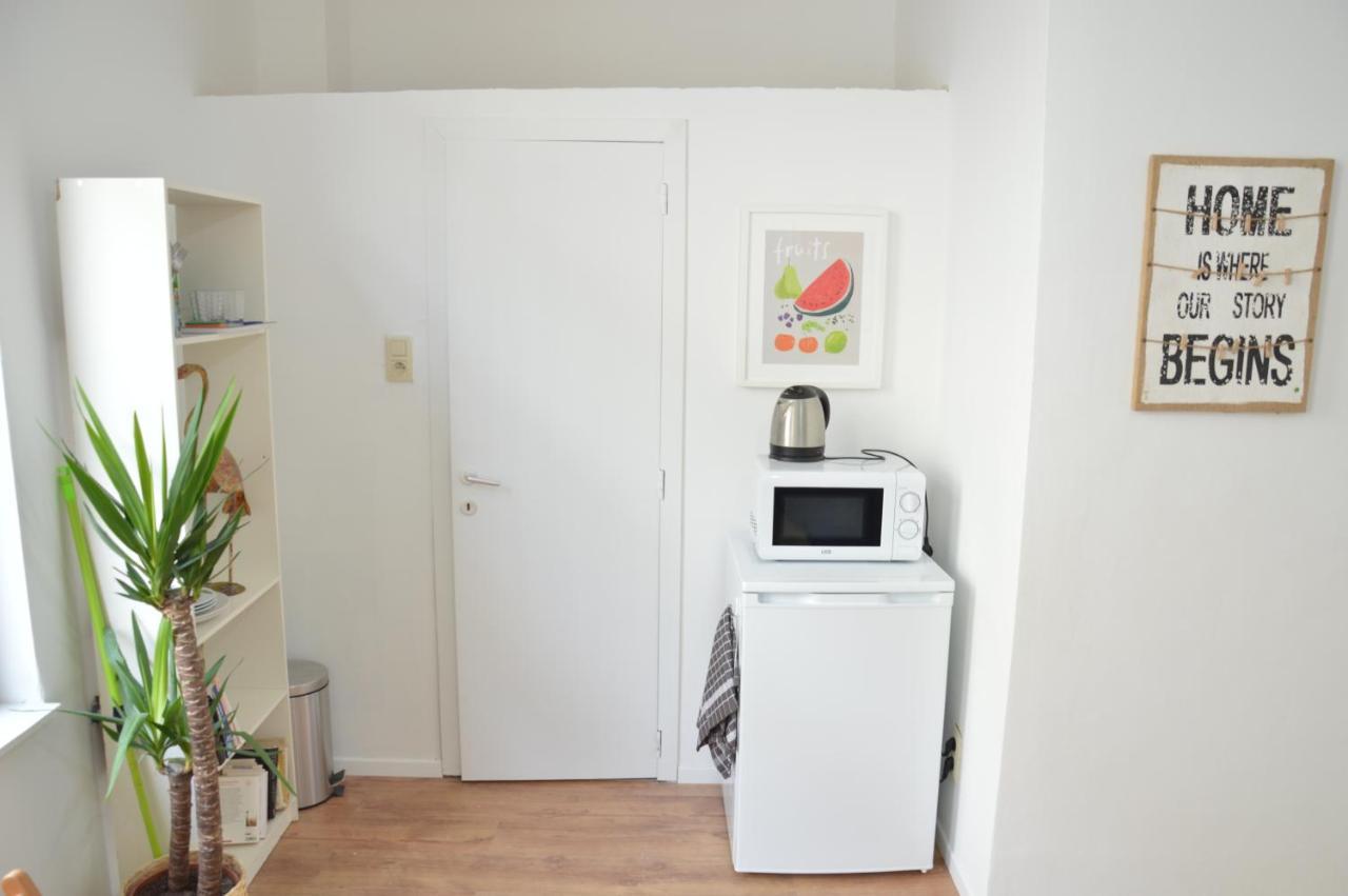 Awesome Studio In Marolles Apartment Brussel Bagian luar foto