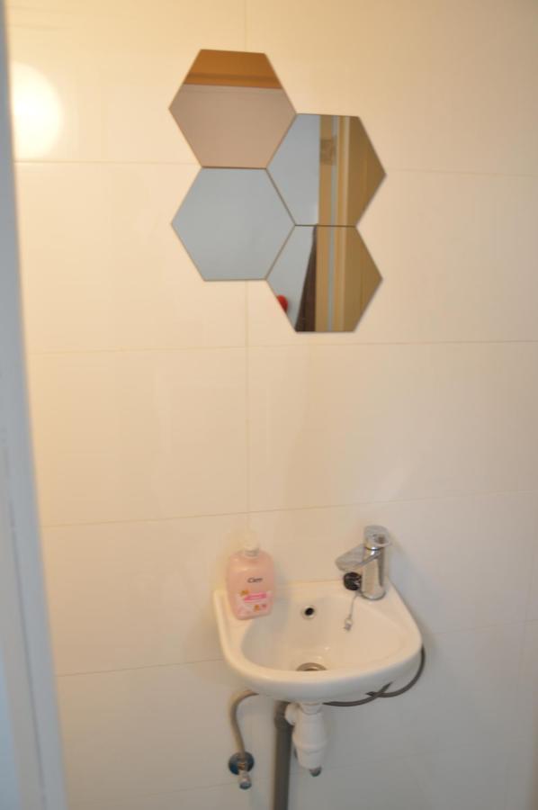 Awesome Studio In Marolles Apartment Brussel Bagian luar foto